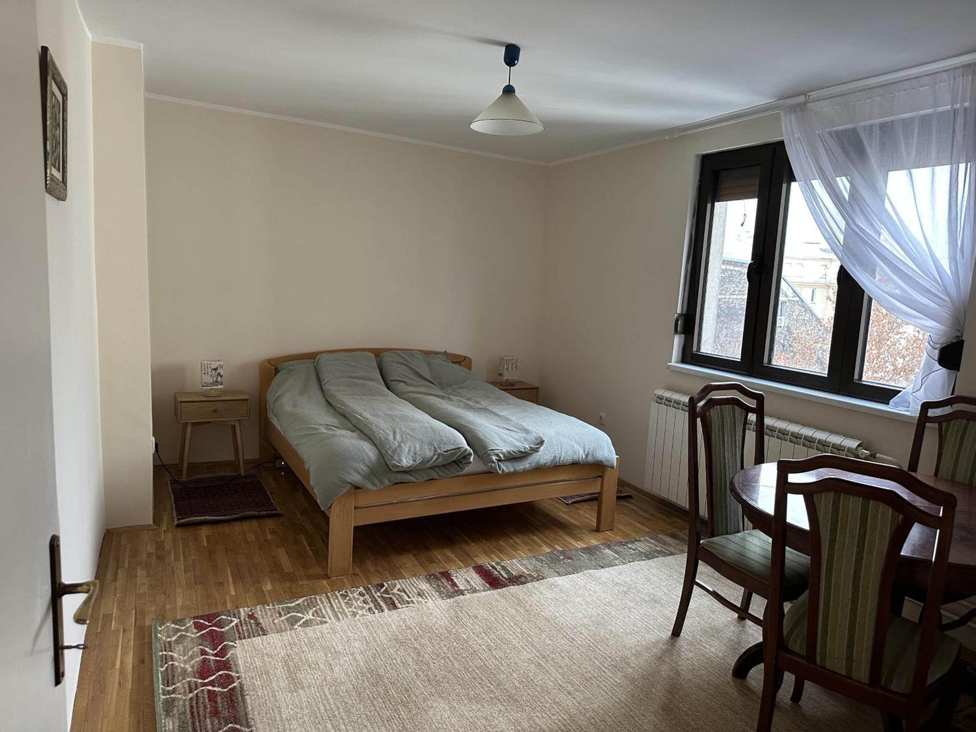 Center Apartment *